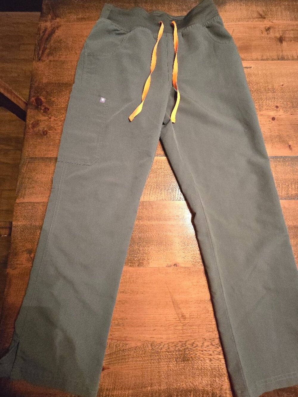 Figs, HW, Kade scrub pan, small petite, moss/olive green with orange drawstring.